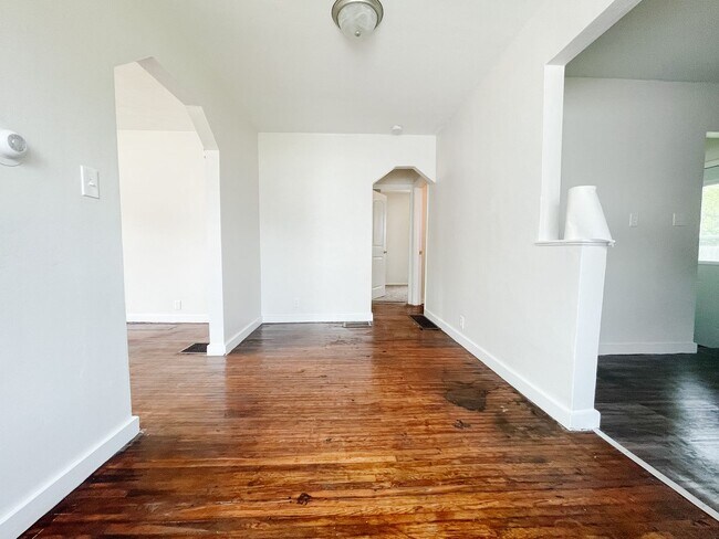 Photo - Cozy 2 Bedroom Home! Detached Garage! Large Backyard!