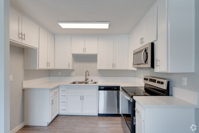 2BR, 1.5BA - 893SF
