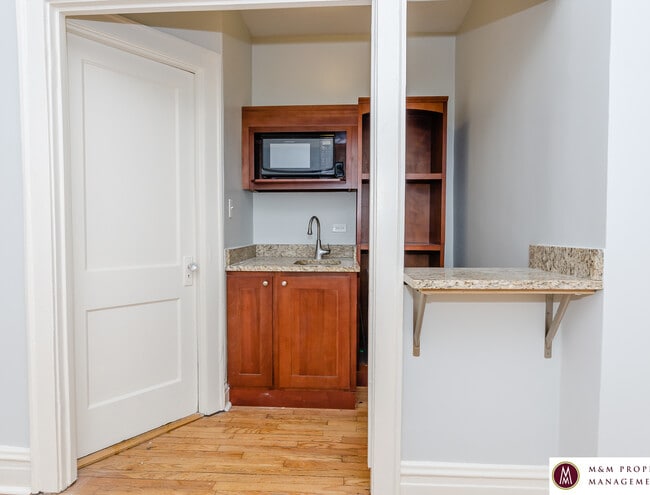 Photo - 1000 - 1010 North Blvd