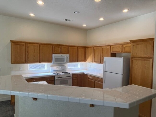 Photo - <b>Beautiful Three Bedroom in the Golf Cou...