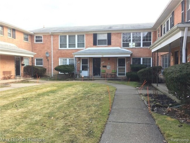 Building Photo - 3210 Shenandoah Dr Unit 13