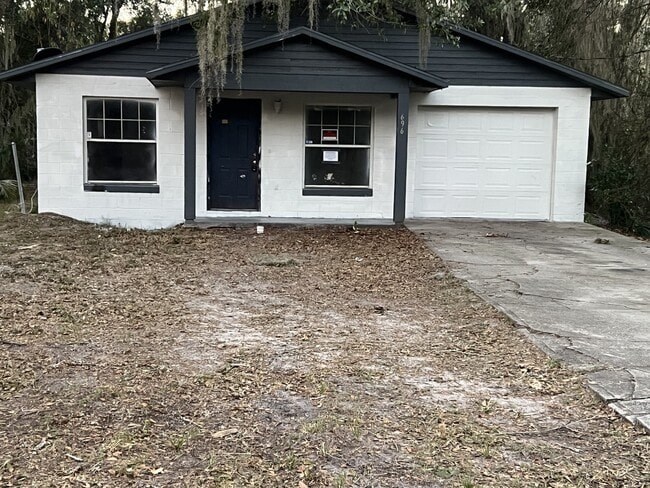 Building Photo - 696 Kilgore St