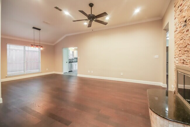 Photo - 10824 Deauville Cir N