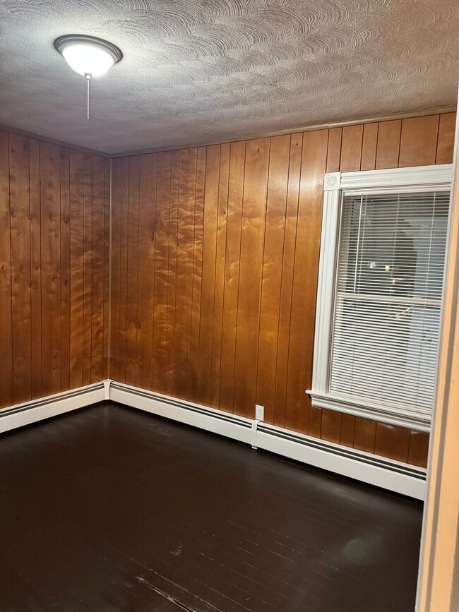 Room#1 - 26 Wallace St