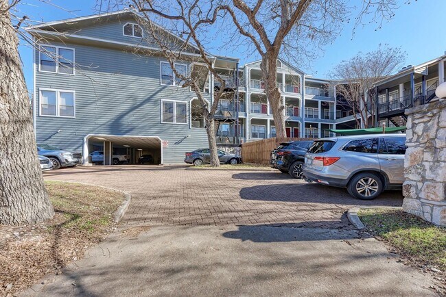 Photo - 1/1 Apartment Walking Distance to UT Unit 302