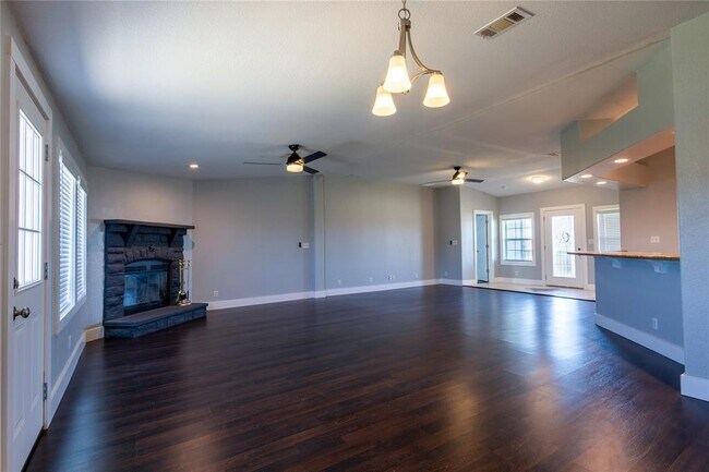 330 Cross Ln