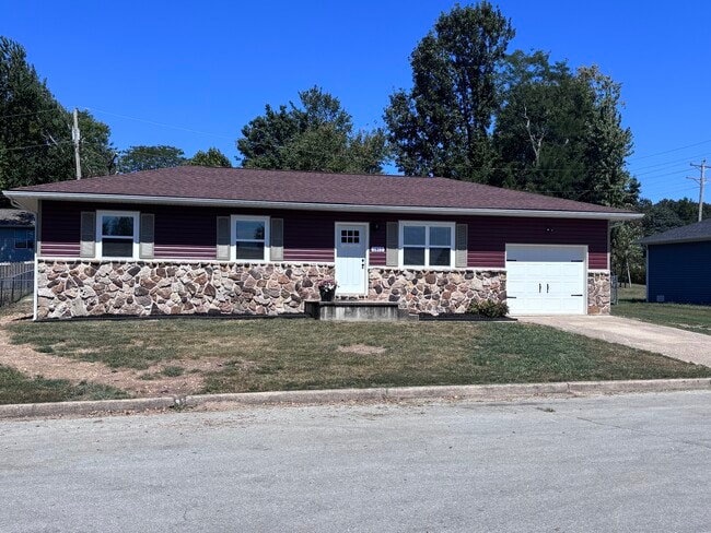 Photo - 1811 Briarwood Dr
