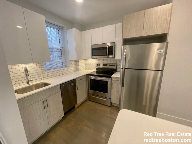 Building Photo - 11 Peterborough St Rental