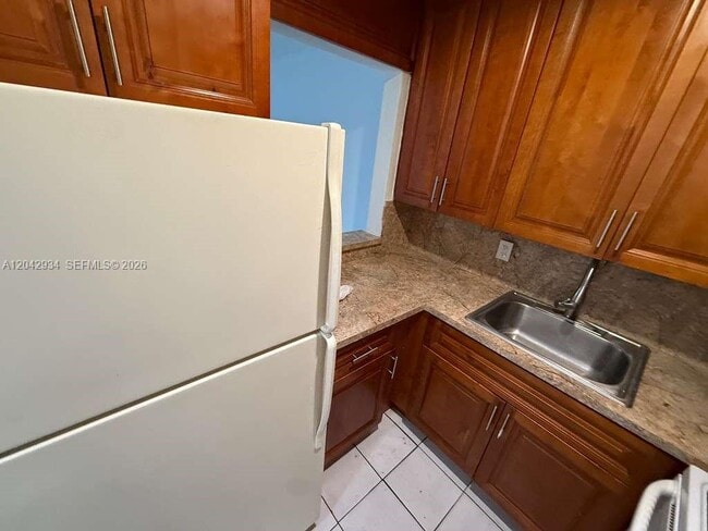 Building Photo - 4370 NW 11th St Unit 214
