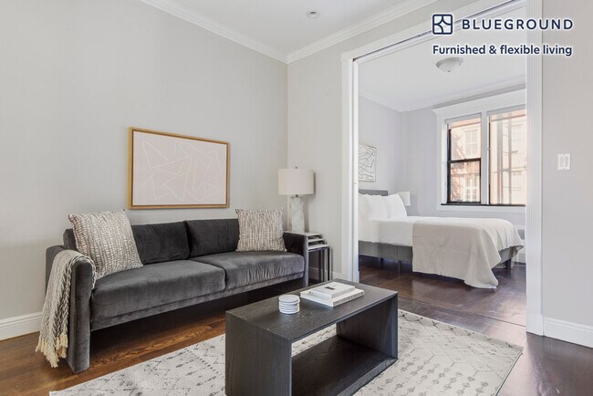 Building Photo - 290 W 12th St Rental