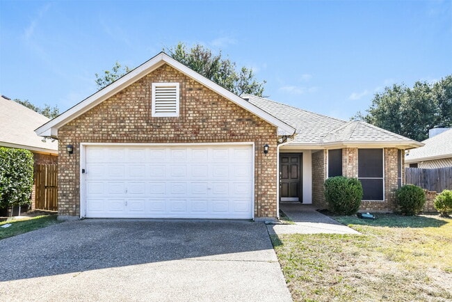 Photo - 1505 Gainsborough Way