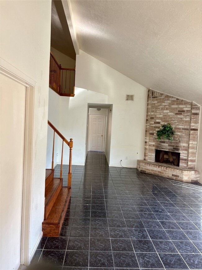 Building Photo - 5144 Beaverhill Dr