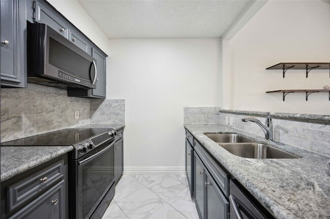 Photo - 13895 Hollowgreen Dr