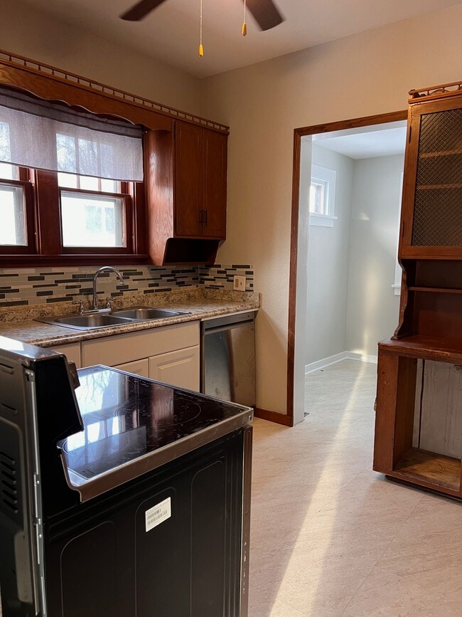 Photo - 907 Albion Ave