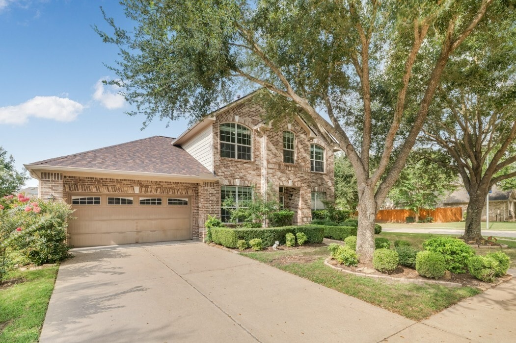 Photo - 6819 Lavington Way