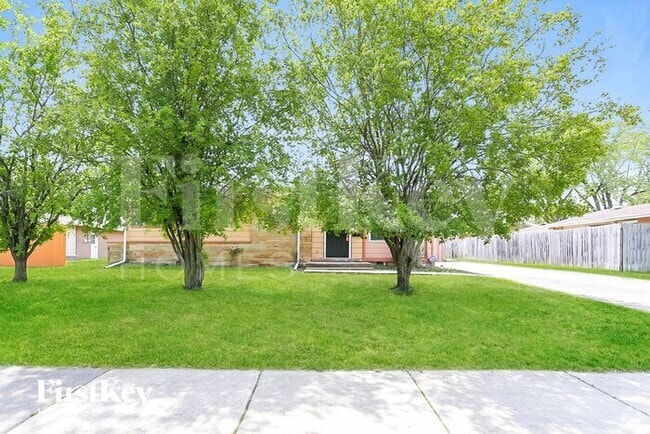 Building Photo - 209 E Myrick Ave Rental