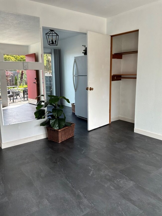 236 E Lauridsen Blvd Unit 1