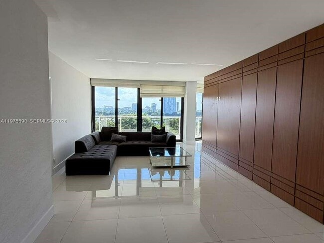 Photo - 20281 E Country Club Dr Unit 611