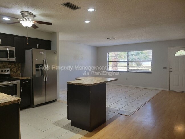 Photo - 12387 Seagate St