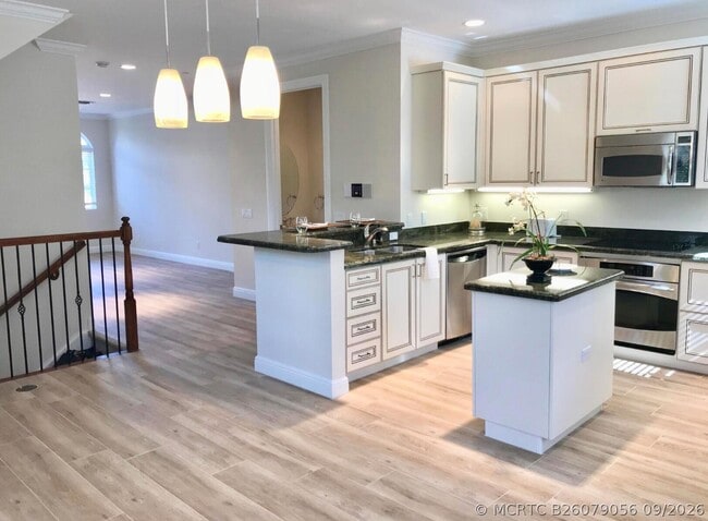 803 Estancia Wy