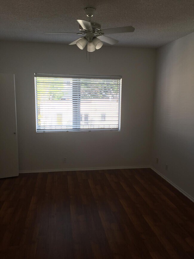 Photo - 7050-7059 Waring Ave