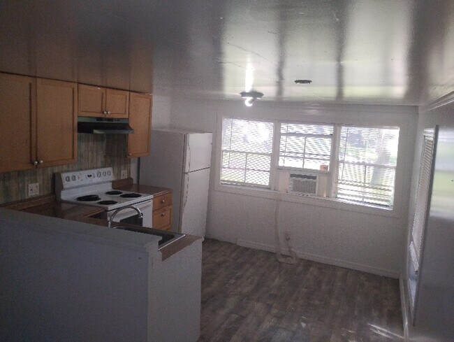 Building Photo - 1017 June Terrace Rental