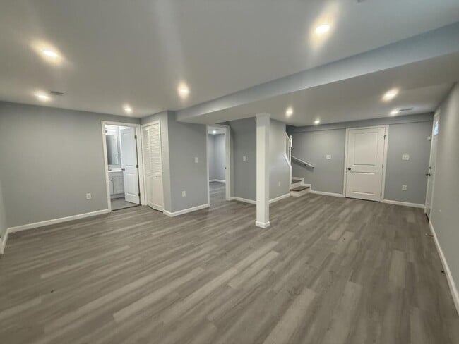 Photo - 9613 Harding Ave