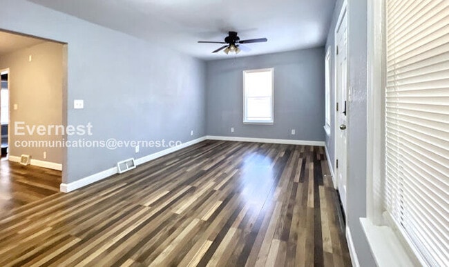 Photo - 1402 E 65th St