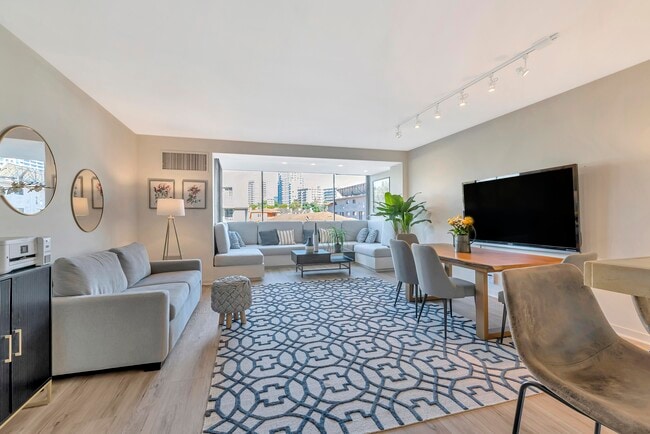 Photo - 969 Hilgard Ave Unidad 405