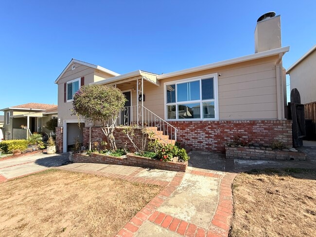 215 Hazelwood Dr