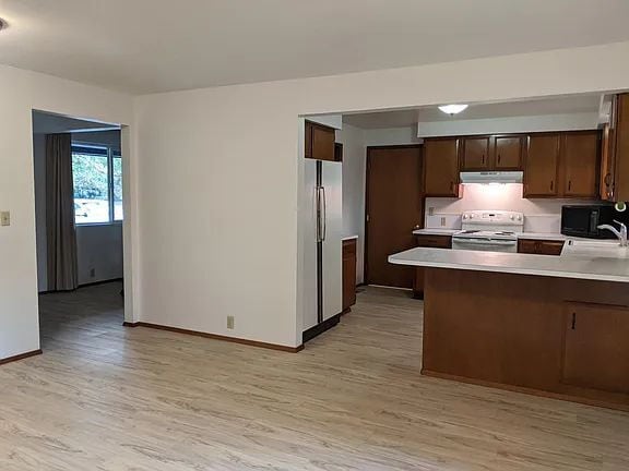 Photo - **Beautifully Maintained Bothell Rambler with Large Fenced Yard**- FOR RENT- Available September 6th