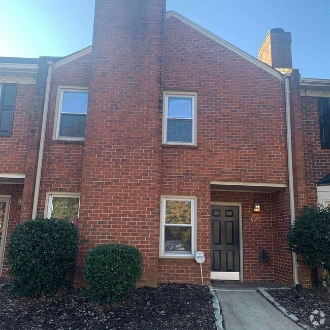 Building Photo - 877 Lenox Oaks Cir NE Rental