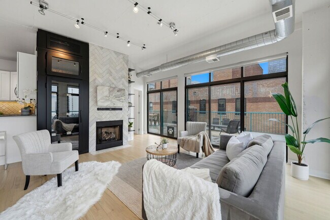 Photo - 910 W Madison St Unit 808