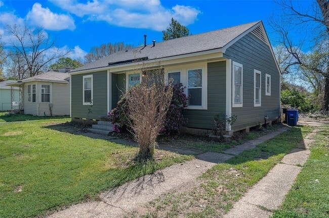 Photo - 219 E Slattery Blvd