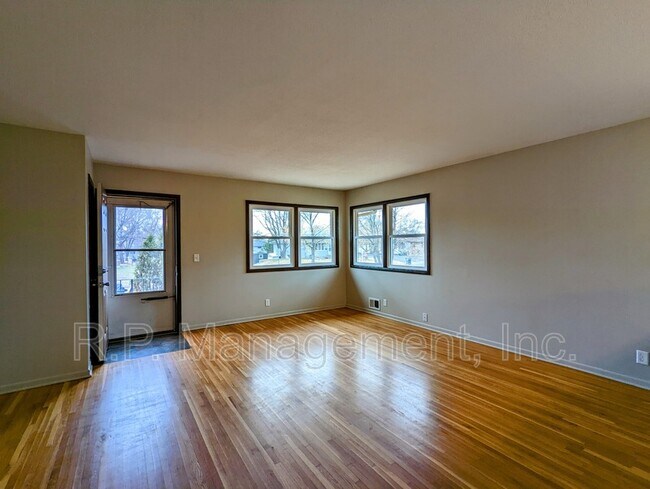 Photo - 5117 Washington St NE