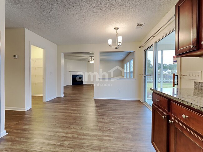 Photo - 303 Waylon Dr