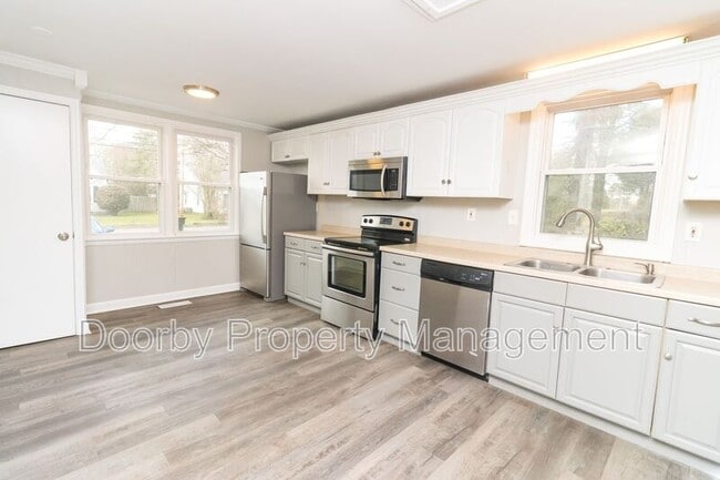 Photo - 210 S Lovell Ave