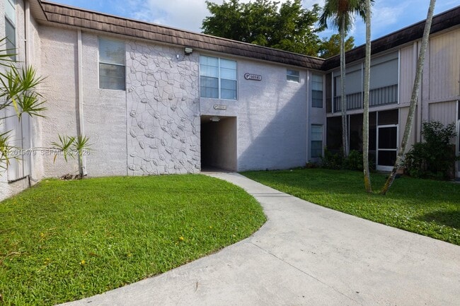 Building Photo - 10385 N Kendall Dr Unit P1