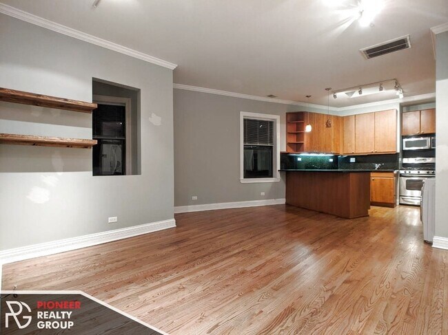 Photo - 624 W Roscoe St Unit 2