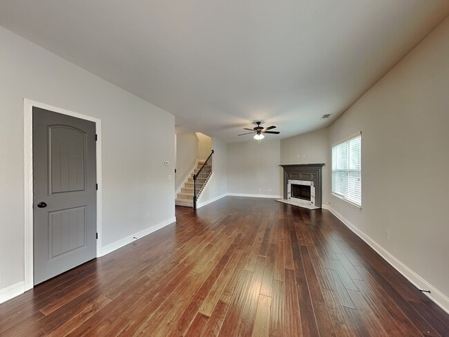 Photo - 333 Castle Top Ln SE