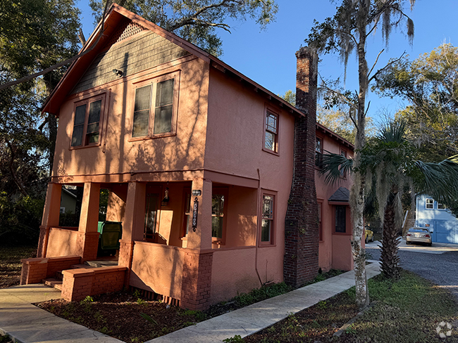 Building Photo - 330 N San Souci Ave Unit Main House