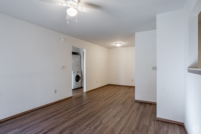 1BR, 1BA - 650SF
