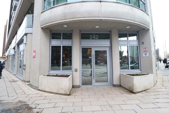Photo - 242 Rideau St