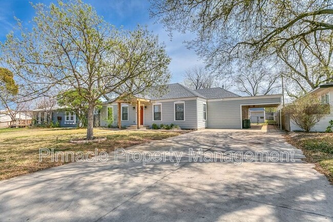Photo - 2205 Live Oak St