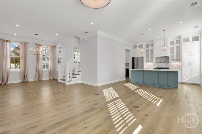 Photo - 705 Howard St