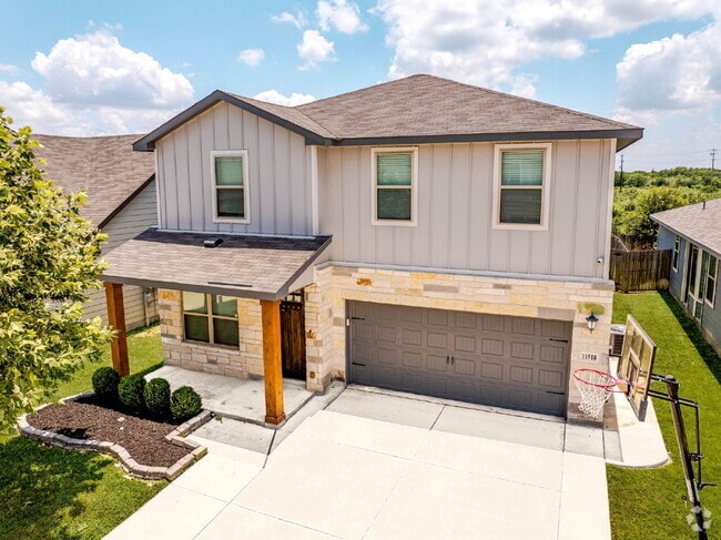 Building Photo - Greenbelt, Second En Suite, Media and Game... Rental