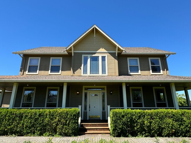 Building Photo - 19383 Pine St