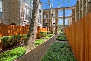 Photo - 4641 Wild Indigo St Unidad 453 Rental