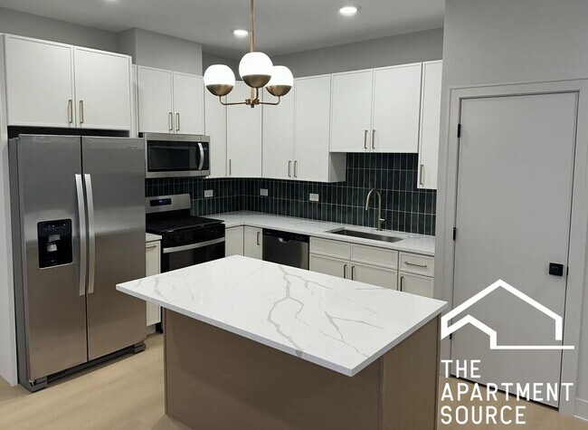 Photo - 4104 N Sheridan Rd