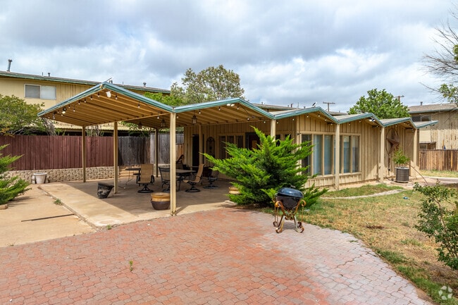 Courtyard - Wellington Commons